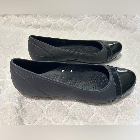 Crocs black Ballet Flats with toe cap women’s size 9. Gentle pre-worn condition - Picture 4 of 9